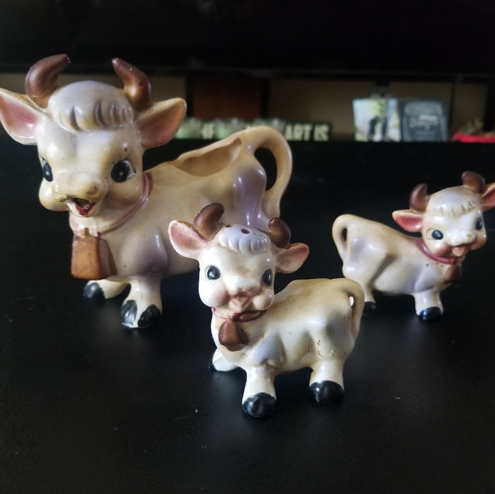 Rare Vintage Salt and Pepper Shakers w Creamer